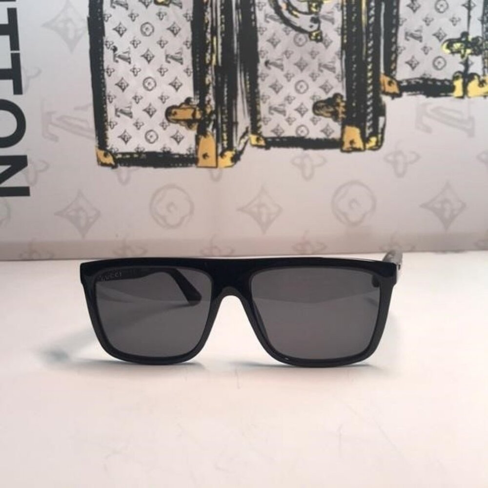New ✨ Authentic Gucci GG0748S 001 Sunglasses – Black Frame, Grey Lenses ✨ - Picture 4 of 12